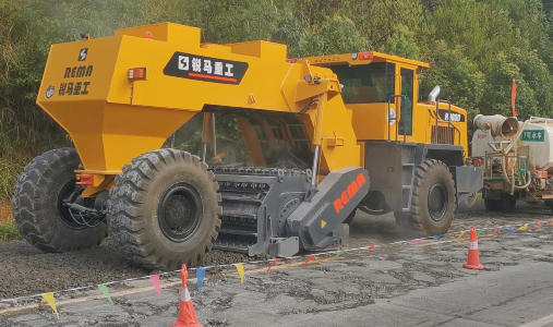 湖南邵陽(yáng)水泥道路破碎