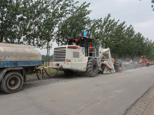 WR2300L，安徽靈壁水穩路基冷再生